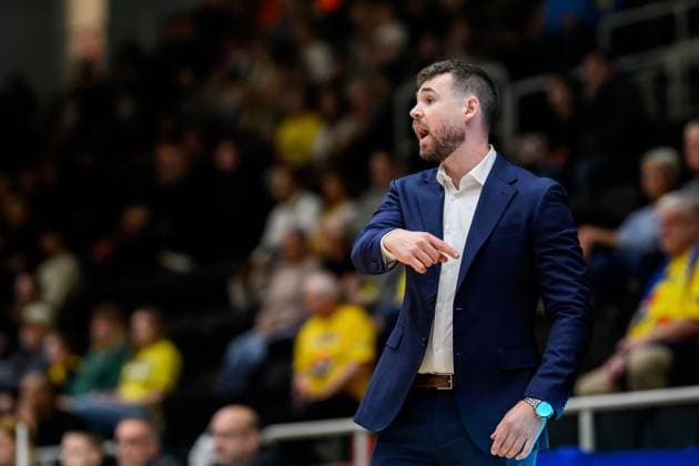 251113 Coach Kevin Taylor Lundgren of Sweden during the FIBA Women™s Euro Qualifier basketball game between Sweden and Lithuania on November 13, 2025 in Norrköping Photo Maxim Thore BILDBYRAN kod MT MT0893 basket basketball em kval kval fiba women™s euro qualifier sverige sweden lithuania dam bbeng  Copyright: MAXIMxTHORE BB251113BB311