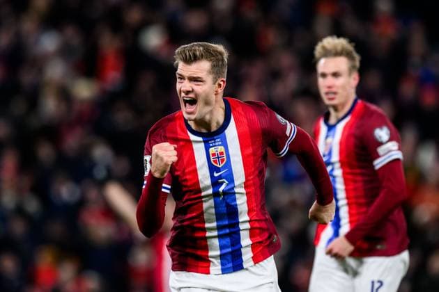 251113 Alexander Sorloth of Norway celebrates after scoring the 1 0 goal during the FIFA World Cup Qualifier football match between Norway and Estonia on November 13, 2025 in Oslo Photo Vegard Grott BILDBYRAN kod VG VG0831 bbeng fotball football soccer fotboll fifa world cup qualifiers european qualifiers 2026 uefa world cup qualifiers vm kvalifisering vm kvalik vm kval norge norway estland estonia jubel  Copyright: VEGARDxGRoTT BB251113VG056