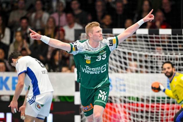 Goeppingen, Deutschland, 13.11.25: Ymir Oern Gislason (FRISCH AUF! Goeppingen) gestikuliert, gestik, jubelt waehrend des Daikin Handball Bundesliga Spiels zwischen FRISCH AUF! Goeppingen vs HSV Hamburg in der EWS Arena am 13. November 2025 in Goeppingen, Deutschland. (Foto von Harry Langer DeFodi Images) Goeppingen, Germany, 13.11.25: Ymir Oern Gislason (FRISCH AUF! Goeppingen) gestures during the Daikin Handball Bundesliga match between FRISCH AUF! Goeppingen vs HSV Hamburg at EWS Arena on November 13, 2025 in Goeppingen, Germany. (Photo by Harry Langer DeFodi Images) (Photo by Harry Langer DeFodi Images) Goeppingen, Germany, 13 11 25 Ymir Oern Gislason FRISCH AUF Goeppingen gestures, gestures, cheers during the Daikin Handball Bundesliga match between FRISCH AUF Goeppingen vs HSV Hamburg at EWS Arena on November 13, 2025 in Goeppingen, Germany Photo by Harry Langer DeFodi Images Goeppingen, Germany, 13 11 25 Ymir Oern Gislason FRISCH AUF Goeppingen gestures during the Daikin Handball Bundesliga match between FRISCH AUF Goeppingen vs HSV Hamburg at EWS Arena on November 13, 2025 in Goeppingen, Germany Photo by Harry Langer DeFodi Images Photo by Harry Langer DeFodi Images