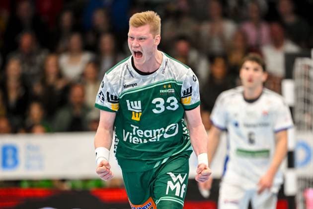 Goeppingen, Deutschland, 13.11.25: Ymir Oern Gislason (FRISCH AUF! Goeppingen) gestikuliert, gestik, jubelt waehrend des Daikin Handball Bundesliga Spiels zwischen FRISCH AUF! Goeppingen vs HSV Hamburg in der EWS Arena am 13. November 2025 in Goeppingen, Deutschland. (Foto von Harry Langer DeFodi Images) Goeppingen, Germany, 13.11.25: Ymir Oern Gislason (FRISCH AUF! Goeppingen) gestures during the Daikin Handball Bundesliga match between FRISCH AUF! Goeppingen vs HSV Hamburg at EWS Arena on November 13, 2025 in Goeppingen, Germany. (Photo by Harry Langer DeFodi Images) (Photo by Harry Langer DeFodi Images) Goeppingen, Germany, 13 11 25 Ymir Oern Gislason FRISCH AUF Goeppingen gestures, gestures, cheers during the Daikin Handball Bundesliga match between FRISCH AUF Goeppingen vs HSV Hamburg at EWS Arena on November 13, 2025 in Goeppingen, Germany Photo by Harry Langer DeFodi Images Goeppingen, Germany, 13 11 25 Ymir Oern Gislason FRISCH AUF Goeppingen gestures during the Daikin Handball Bundesliga match between FRISCH AUF Goeppingen vs HSV Hamburg at EWS Arena on November 13, 2025 in Goeppingen, Germany Photo by Harry Langer DeFodi Images Photo by Harry Langer DeFodi Images