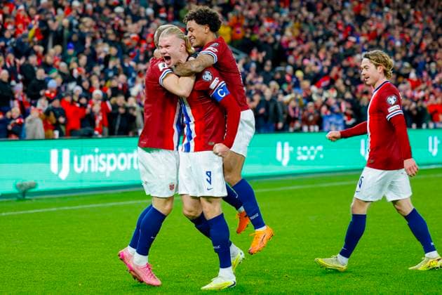 Football, World Cup qualification Norway Estonia Oslo 20251113 Erling Braut Haaland, Oscar Bobb and Patrick Berg during the World Cup qualifying match in football between Norway and Estonia at Ullevaal Stadion Photo Jonas Been Henriksen NTB Oslo Norway EDITORIAL USE ONLY RESTRICTED USE FOR BETTING COMPANIES  Copyright: xJonasxBeenxHenriksenx xNTBx