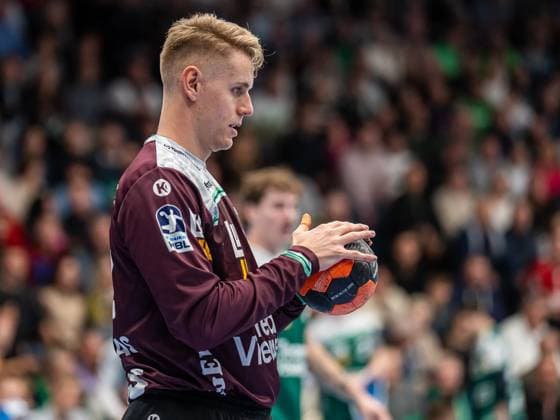 Kristian Saeveras Frisch Auf Goeppingen, 12 , Frisch Auf Goeppingen vs Handball Sport Verein Hamburg, Handball, 1 Bundesliga, Men, Season 2025 2026, 13 11 2025, Frisch Auf Goeppingen vs Handball Sport Verein Hamburg, Handball, 1 Bundesliga, Men, Season 2025 2026, 13 11 2025 Goeppingen Copyright: xEibner-Pressefoto MichaelxSchmidx EP_MST