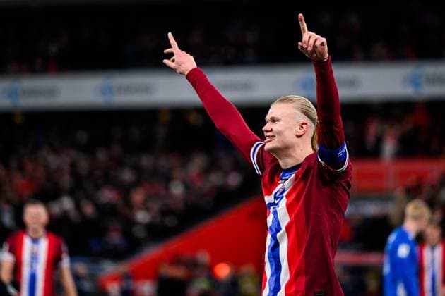 251113 Erling Braut Haaland of Norway celebrates after 4 0 during the FIFA World Cup Qualifier football match between Norway and Estonia on November 13, 2025 in Oslo Photo Marius Simensen BILDBYRAN COP 238 VG0831 bbeng fotball football soccer fotboll fifa world cup qualifiers european qualifiers 2026 uefa world cup qualifiers vm kvalifisering vm kvalik vm kval norge norway estland estonia jubel  Copyright: MARIUSxSIMENSEN BB251113BB328