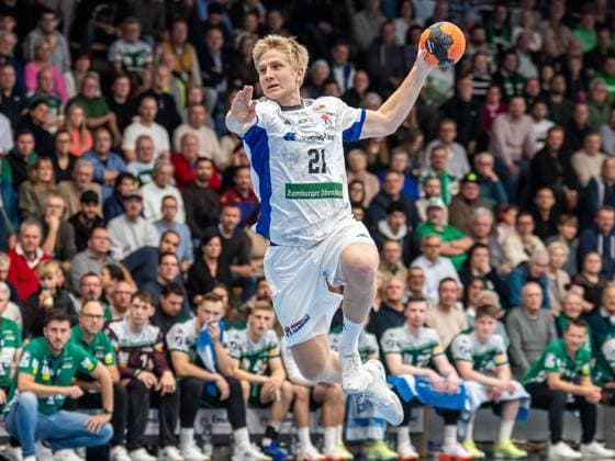 Frederik Bo Andersen Handball Sport Verein Hamburg, 21 on pace counterattack, Frisch Auf Goeppingen vs Handball Sport Verein Hamburg, Handball, 1 Bundesliga, Men, 2025 2026 season, 13 11 2025, Frisch Auf Goeppingen vs Handball Sport Verein Hamburg, Handball, 1 Bundesliga, Men, 2025 2026 season, 13 11 2025 Goeppingen Copyright: xEibner-Pressefoto MichaelxSchmidx EP_MST