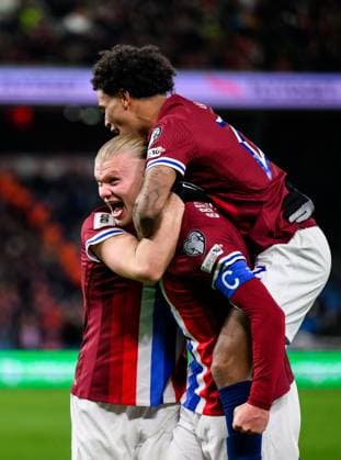 251113 Erling Braut Haaland of Norway celebrates after scoring 3 0 during the FIFA World Cup Qualifier football match between Norway and Estonia on November 13, 2025 in Oslo Photo Marius Simensen BILDBYRAN COP 238 VG0831 bbeng fotball football soccer fotboll fifa world cup qualifiers european qualifiers 2026 uefa world cup qualifiers vm kvalifisering vm kvalik vm kval norge norway estland estonia jubel  Copyright: MARIUSxSIMENSEN BB251113BB339
