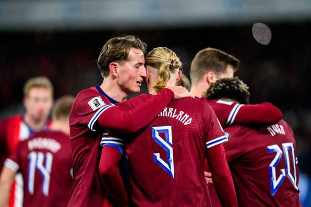 251113 Alexander Sorloth and Erling Braut Haaland of Norway celebrate after the 4 0 goal during the FIFA World Cup Qualifier football match between Norway and Estonia on November 13, 2025 in Oslo Photo Marius Simensen BILDBYRAN COP 238 VG0831 bbeng fotball football soccer fotboll fifa world cup qualifiers european qualifiers 2026 uefa world cup qualifiers vm kvalifisering vm kvalik vm kval norge norway estland estonia jubel  Copyright: MARIUSxSIMENSEN BB251113BB345