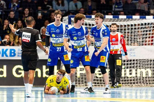 13 11 2025, GER, Handball, Men, Season 25 26, Daikin 1 Bl, 12 Matchday ThSV Eisenach TVB Stuttgart Antonio Serradilla TVB Stuttgart , Stephan Seitz ThSV Eisenach,44 , Tillman Leu ThSV Eisenach,99 99817 Eisenach Werner Assmann Halle Am Sportp Thueringen Germany