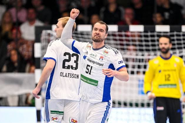 Goeppingen, Deutschland, 13.11.25: Casper U. Mortensen (HSV Hamburg) gestikuliert, gestik, jubelt waehrend des Daikin Handball Bundesliga Spiels zwischen FRISCH AUF! Goeppingen vs HSV Hamburg in der EWS Arena am 13. November 2025 in Goeppingen, Deutschland. (Foto von Harry Langer DeFodi Images) Goeppingen, Germany, 13.11.25: Casper U. Mortensen (HSV Hamburg) gestures during the Daikin Handball Bundesliga match between FRISCH AUF! Goeppingen vs HSV Hamburg at EWS Arena on November 13, 2025 in Goeppingen, Germany. (Photo by Harry Langer DeFodi Images) (Photo by Harry Langer DeFodi Images) Goeppingen, Germany, 13 11 25 Casper U Mortensen HSV Hamburg gestures, gestures, cheers during the Daikin Handball Bundesliga match between FRISCH AUF Goeppingen vs HSV Hamburg at EWS Arena on November 13, 2025 in Goeppingen, Germany Photo by Harry Langer DeFodi Images Goeppingen, Germany, 13 11 25 Casper U Mortensen HSV Hamburg gestures during the Daikin Handball Bundesliga match between FRISCH AUF Goeppingen vs HSV Hamburg at EWS Arena on November 13, 2025 in Goeppingen, Germany Photo by Harry Langer DeFodi Images Photo by Harry Langer DeFodi Images
