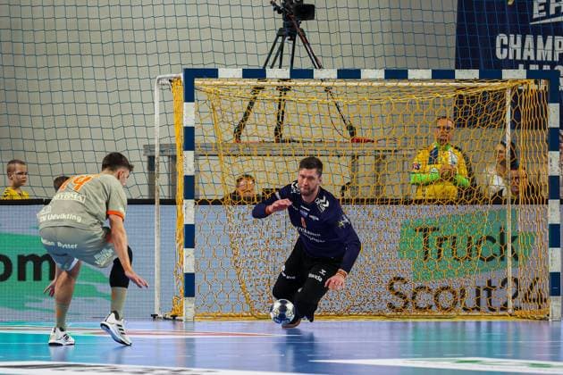 Kielce 13.11.2025. Pilka reczna EHF Liga Mistrzow sezon 2025 2026 kolejka 7 mecz: Industria Kielce - Aalborg Handbold --- Handball EHF Champions League season 2025 2026 round 7 match: Industria Kielce - Aalborg Handbold nz niklas landin jacobsen Fot. Igor Jakubowski Arena Akcji NEWSPIX.PL --- newspix.pl 
