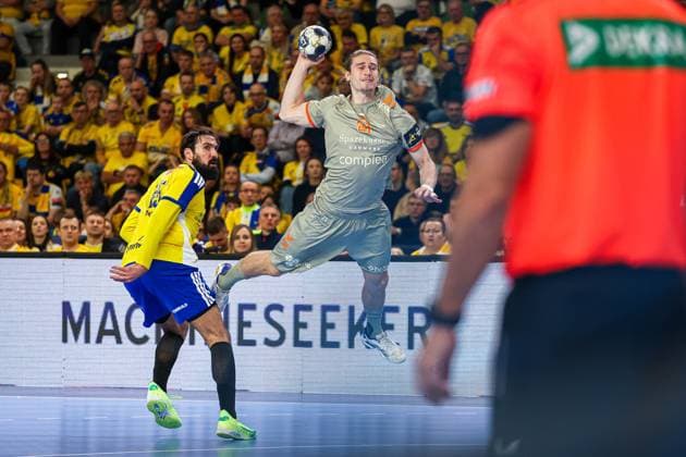Kielce 13.11.2025. Pilka reczna EHF Liga Mistrzow sezon 2025 2026 kolejka 7 mecz: Industria Kielce - Aalborg Handbold --- Handball EHF Champions League season 2025 2026 round 7 match: Industria Kielce - Aalborg Handbold nz juri knorr Fot. Igor Jakubowski Arena Akcji NEWSPIX.PL --- newspix.pl 