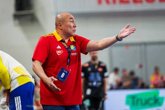 Kielce 13.11.2025. Pilka reczna EHF Liga Mistrzow sezon 2025 2026 kolejka 7 mecz: Industria Kielce - Aalborg Handbold --- Handball EHF Champions League season 2025 2026 round 7 match: Industria Kielce - Aalborg Handbold nz trener talant dujshebaev ( dujszebajew ) Fot. Igor Jakubowski Arena Akcji NEWSPIX.PL --- newspix.pl 