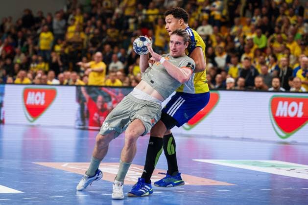 Kielce 13.11.2025. Pilka reczna EHF Liga Mistrzow sezon 2025 2026 kolejka 7 mecz: Industria Kielce - Aalborg Handbold --- Handball EHF Champions League season 2025 2026 round 7 match: Industria Kielce - Aalborg Handbold nz juri knorr theo monar Fot. Igor Jakubowski Arena Akcji NEWSPIX.PL --- newspix.pl 