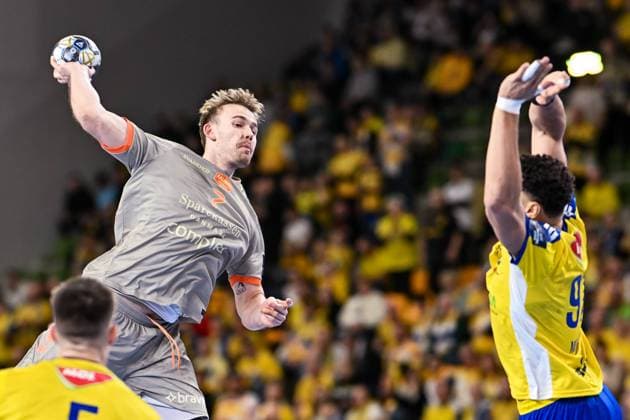 13.11.2025 KIELCE UL. BOCZNA ( POLAND ) PILKA RECZNA MEZCZYZN ( HANDBALL MEN S ) LIGA MISTRZOW - FAZA GRUPOWA ( MEN S EHF CHAMPIONS LEAGUE - GROUP PHASE ) MECZ INDUSTRIA KIELCE - AALBORG HANDBOLD ( GAME ) NZ THOMAS SOMMER ARNOLDSEN THEO MONAR FOTO MICHAL STANCZYK CYFRASPORT NEWSPIX.PL --- Newspix.pl  20251113CSMS0004