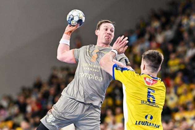 13.11.2025 KIELCE UL. BOCZNA ( POLAND ) PILKA RECZNA MEZCZYZN ( HANDBALL MEN S ) LIGA MISTRZOW - FAZA GRUPOWA ( MEN S EHF CHAMPIONS LEAGUE - GROUP PHASE ) MECZ INDUSTRIA KIELCE - AALBORG HANDBOLD ( GAME ) NZ SANDER SAGOSEN MICHAL OLEJNICZAK FOTO MICHAL STANCZYK CYFRASPORT NEWSPIX.PL --- Newspix.pl  20251113CSMS0009