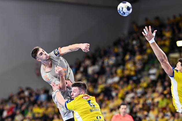 13.11.2025 KIELCE UL. BOCZNA ( POLAND ) PILKA RECZNA MEZCZYZN ( HANDBALL MEN S ) LIGA MISTRZOW - FAZA GRUPOWA ( MEN S EHF CHAMPIONS LEAGUE - GROUP PHASE ) MECZ INDUSTRIA KIELCE - AALBORG HANDBOLD ( GAME ) NZ MADS HOXER HANGAARD MICHAL OLEJNICZAK FOTO MICHAL STANCZYK CYFRASPORT NEWSPIX.PL --- Newspix.pl  20251113CSMS0013