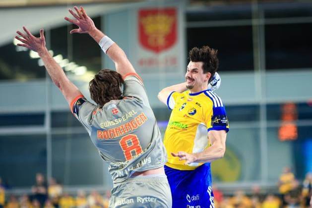 2025.11.13 Kielce Pilka reczna , Liga Mistrzow EHF , sezon 2025 26 Industria Kielce - Aalborg Handbold N z Vetle Ronningen, Szymon Sicko Foto Tomasz Fafara PressFocus 2025.11.13 Kielce Handball , EHF Champions League , 2025 2026 season Industria Kielce - Aalborg Handbold Vetle Ronningen, Szymon Sicko Credit: Tomasz Fafara PressFocus NEWSPIX.PL --- newspix.pl 