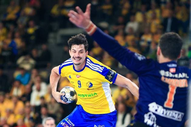 2025.11.13 Kielce Pilka reczna , Liga Mistrzow EHF , sezon 2025 26 Industria Kielce - Aalborg Handbold N z Szymon Sicko, Niklas Landin Jacobsen Foto Tomasz Fafara PressFocus 2025.11.13 Kielce Handball , EHF Champions League , 2025 2026 season Industria Kielce - Aalborg Handbold Szymon Sicko, Niklas Landin Jacobsen Credit: Tomasz Fafara PressFocus NEWSPIX.PL --- newspix.pl 