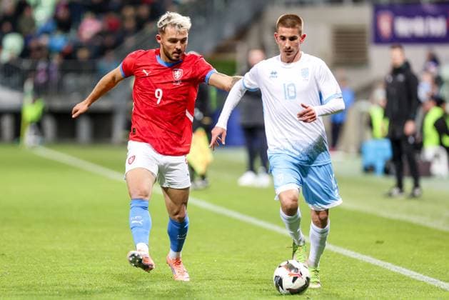 13.11.2025, Karvina Mecz towarzyski sezon 2025 26 Czechy - San Marino - International Friendly, Länderspiel, Nationalmannschaft football match Czech Republic - San Marino Nz. Tomas Ladra Filippo Berardi Fot. Michal Chwieduk Arena Akcji NEWSPIX.PL --- newspix.pl 