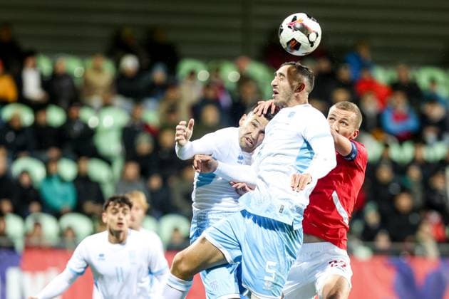 13.11.2025, Karvina Mecz towarzyski sezon 2025 26 Czechy - San Marino - International Friendly, Länderspiel, Nationalmannschaft football match Czech Republic - San Marino Nz. Alessandro Golinucci Michele Cevoli Tomas Soucek Fot. Michal Chwieduk Arena Akcji NEWSPIX.PL --- newspix.pl 