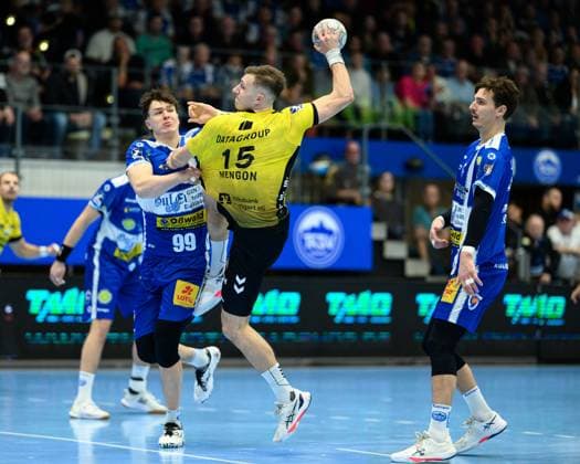 Tillman, Leu Kreislaeufer, ThSV Eisenach, 99 , Simone, Mengon Rueckraum Links, TVB Stuttgart, 15 , Philipp, Meyer Kreislaeufer, ThSV Eisenach, 27 GER, Thueringen, ThSV Eisenach vs TVB Stuttgart, 1 Daikin Handball Bundesliga, Handball, Matchday 12, Season 2025 2026, 13 11 2025 GER, Thuringia, ThSV Eisenach vs TVB Stuttgart, 1 Daikin Handball Bundesliga, Handball, Matchday 12, Season 2025 2026, 13 11 2025 Eisenach Copyright: xEibner-Pressefoto MartinxHerbstx EP_MHT
