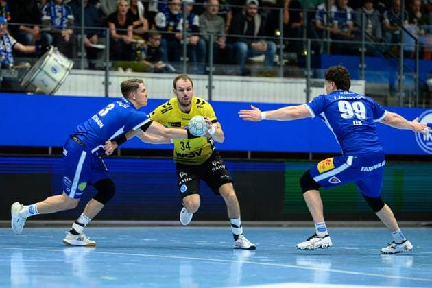 Oskar Joelsson ThSV Eisenach, 3 , Tillman, Leu Kreislaeufer, ThSV Eisenach, 99 , Kai, Haefner Rueckraum Rechts, TVB Stuttgart, 34 GER, Thuringia, ThSV Eisenach vs TVB Stuttgart, 1 Daikin Handballbundesliga, Handball, Matchday 12, Season 2025 2026, 13 11 2025 GER, Thuringia, ThSV Eisenach v TVB Stuttgart, 1 Daikin Handballbundesliga, Handball, Matchday 12, Season 2025 2026, 13 11 2025 Eisenach Copyright: xEibner-Pressefoto MartinxHerbstx EP_MHT