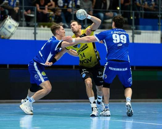 Oskar Joelsson ThSV Eisenach, 3 , Tillman, Leu Kreislaeufer, ThSV Eisenach, 99 , Kai, Haefner Rueckraum Rechts, TVB Stuttgart, 34 GER, Thuringia, ThSV Eisenach vs TVB Stuttgart, 1 Daikin Handballbundesliga, Handball, Matchday 12, Season 2025 2026, 13 11 2025 GER, Thuringia, ThSV Eisenach v TVB Stuttgart, 1 Daikin Handballbundesliga, Handball, Matchday 12, Season 2025 2026, 13 11 2025 Eisenach Copyright: xEibner-Pressefoto MartinxHerbstx EP_MHT