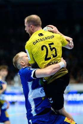 Patrick, Zieker left winger, TVB Stuttgart, 25 , Peter, Walz Kreislaeufer, ThSV Eisenach, 14 GER, Thuringia, ThSV Eisenach v TVB Stuttgart, 1 Daikin Handballbundesliga, Handball, Matchday 12, Season 2025 2026, 13 11 2025 GER, Thuringia, ThSV Eisenach v TVB Stuttgart, 1 Daikin Handballbundesliga, Handball, Matchday 12, Season 2025 2026, 13 11 2025 Eisenach Copyright: xEibner-Pressefoto MartinxHerbstx EP_MHT
