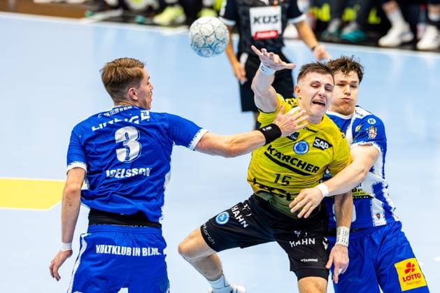 13 11 2025, GER, Handball, Men, Season 25 26, Daikin 1 Bl, 12 Matchday ThSV Eisenach TVB Stuttgart Simone Mengon TVB Stuttgart , Tillman Leu ThSV Eisenach,99 99817 Eisenach Werner Assmann Halle Am Sportp Thueringen Germany