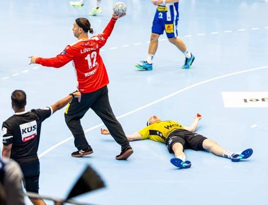 13 11 2025, GER, Handball, Men, Season 25 26, Daikin 1 Bl, 12 Matchday ThSV Eisenach TVB Stuttgart Silvio Heinevetter ThSV Eisenach,12 , Kasper Thorsen Lien TVB Stuttgart 99817 Eisenach Werner Assmann Halle Am Sportp Thueringen Germany