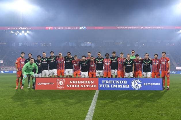 Soccer anniversary match FC Twente Enschede FC Schalke 04 on 13 11 2025 at Stadion De Grolsch Veste in Enschede Team photo Team photo FC Twente Enschede and FC Schalke 04 xRx