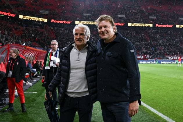 13 11 2025, Football, Test match, Season 2025 2026, Twente Enschede FC Schalke 04, Fred Rutten, Director of Professional Football Youri Mulder FC Schalke 04 xRHR PHOTO YYx Copyright: KROEGER RHR-FOTOx RHR-FOTO YY