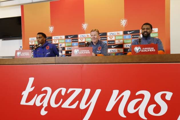 WARSCHAU , 13-11-2025 , PGE National Stadium, season 2025 2026 , press conference, PK, Pressekonferenz MD-1 , FIFA World Cup, WM, Weltmeisterschaft, Fussball Qualifier between Poland and The Netherlands. Pictures shows Netherlands player Jurrien Timber, Coach Ronald Koeman and Samuel Sanchez Press Conference Netherlands x32008354x Copyright: