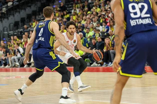 Vasilije Micic Hapoel IBI Tel Aviv, 22 with Nicolo Melli Fenerbahce Beko Istanbul, 04 , GER, Fenerbahce Beko Istanbul vs Hapoel IBI Tel Aviv, Basketball, Euroleague, Matchday 11, Season 2025 2026, 13 11 2025, GER, Fenerbahce Beko Istanbul vs Hapoel IBI Tel Aviv, Basketball, Euroleague, Matchday 11, Season 2025 2026, 13 11 2025 Muenchen Copyright: xEibner-Pressefoto JennixMaulx EP_JML