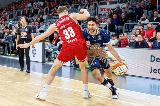 Patrick Heckmann BMA365 Bamberg Baskets, 33 , Mateo Seric MLP Academics Heidelberg, 21 , BMA365 Bamberg Baskets vs MLP Academics Heidelberg, Basketball, BBL Cup, Quarterfinals, 13 11 2025 BMA365 Bamberg Baskets vs MLP Academics Heidelberg, Basketball, BBL Cup, Quarterfinals, 13 11 2025 Bamberg Copyright: xEibner-Pressefoto G.xSantemizx EP_EER