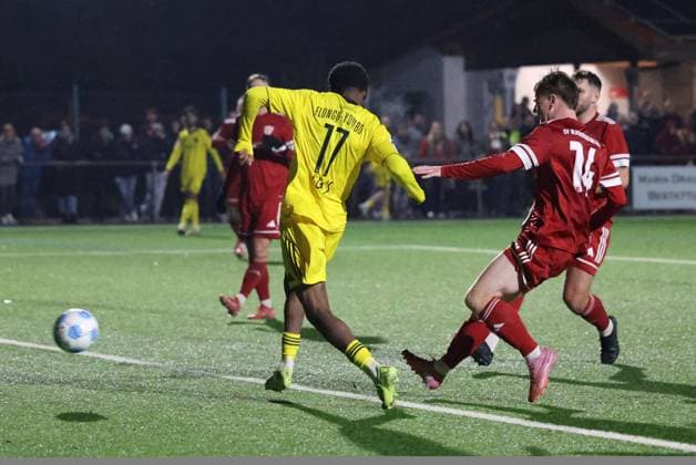 13 11 2025, Soccer, Men, Sparkassen Pokal Saarland, 2 Round, Season 2025 2026, SV Bliesmengen Bolchen 1 FC Saarbrücken, Goal kick to 0 6, Goalscorer Rodney Elongo Yombo 1 FC Saarbruecken Bliesmengen Bolchen Burgwegstadion Saarland Germany EN Copyright: xSebastianxBachx