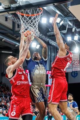 Daniel Keppeler BMA365 Bamberg Baskets, 31 , Michael Weathers MLP Academics Heidelberg, 20 , Demarcus Demonia BMA365 Bamberg Baskets, 08 , BMA365 Bamberg Baskets vs MLP Academics Heidelberg, Basketball, BBL Cup, Quarterfinals, 13 11 2025 BMA365 Bamberg Baskets vs MLP Academics Heidelberg, Basketball, BBL Cup, Quarterfinals, 13 11 2025 Bamberg Copyright: xEibner-Pressefoto G.xSantemizx EP_EER