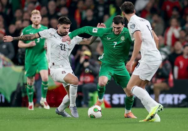 2026 FIFA World Cup, WM, Weltmeisterschaft, Fussball Qualifier Group F, Aviva Stadium, Dublin 13 11 2025 Republic of Ireland vs Portugal Portugal s Ruben Neves in action with Ireland s Troy Parrott Ruben Neves in action with Troy Parrott 13 11 2025  Copyright: x INPHO NickxElliottx IMG_7281