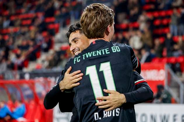 Daan Rots of FC Twente celebrate their team s first goal with Naci Unuvar of FC Twente FC Twente v FC Schalke 04, 60th Anniversary Game, FC Twente v Schalke 04, De Grolsch Veste Stadium, November 13, 2025, Enschede, Netherlands.
