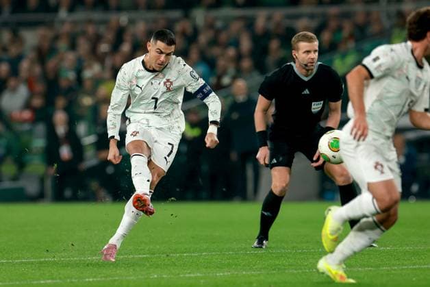 2026 FIFA World Cup, WM, Weltmeisterschaft, Fussball Qualifier Group F, Aviva Stadium, Dublin 13 11 2025 Republic of Ireland vs Portugal Portugal s Cristiano Ronaldo takes a free kick Cristiano Ronaldo takes a free kick 13 11 2025  Copyright: x INPHO MorganxTreacyx 0U6A0335