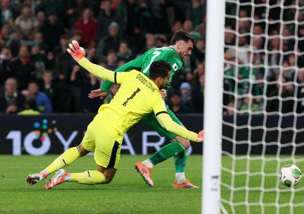Troy Parrott of the Republic of Ireland scores a goal to make it 1-0 Republic of Ireland v Portugal, FIFA 2026 World Cup Qualifying, Group F, Football, Aviva Stadium, Dublin, Ireland - 13 Nov 2025Dublin Aviva Stadium Ireland EDITORIAL USE ONLY No use with unauthorised audio, video, data, fixture lists, club league logos or live services. Online in-match use limited to 120 images, no video emulation. No use in betting, games or single club league player publications. Copyright: xLorrainexO Sullivan Shutterstockx 15759346r