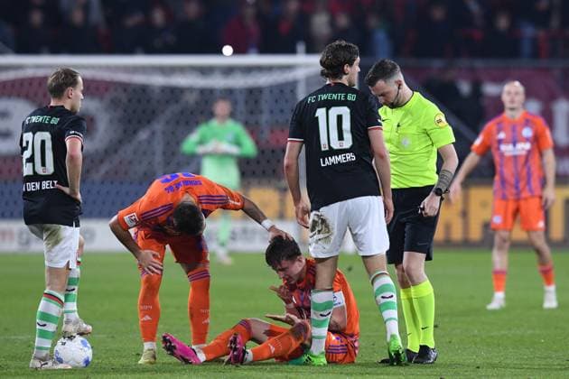Soccer anniversary match FC Twente Enschede FC Schalke 04 on 13 11 2025 at Stadion De Grolsch Veste in Enschede Max Grüger Schalke injured on the ground xRx