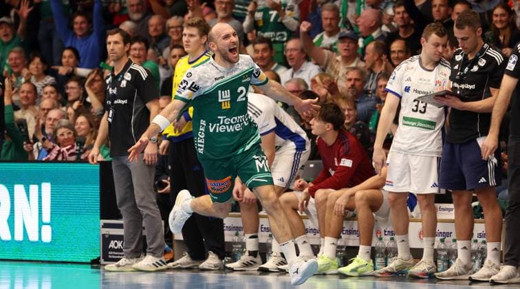 BAU 13 11 2025 Göppingen Handball Frisch Auf Göppingen vs HSV Hamburg, Marcel Schiller Göppingen rejoices