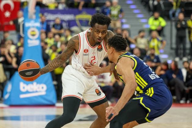 Antonio Blakeney Hapoel IBI Tel Aviv, 02 with Wade Baldwin Fenerbahce Beko Istanbul, 02 , GER, Fenerbahce Beko Istanbul vs Hapoel IBI Tel Aviv, Basketball, Euroleague, Matchday 11, Season 2025 2026, 13 11 2025, GER, Fenerbahce Beko Istanbul vs Hapoel IBI Tel Aviv, Basketball, Euroleague, Matchday 11, Season 2025 2026, 13 11 2025 Muenchen Copyright: xEibner-Pressefoto JennixMaulx EP_JML