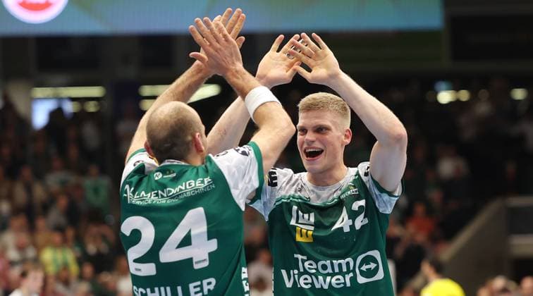 BAU 13 11 2025 Göppingen Handball Frisch Auf Göppingen vs HSV Hamburg, f l Marcel Schiller and Martin Hanne Göppingen are looking forward to