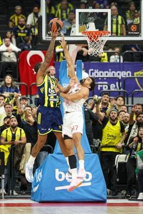 Armando Bacot Fenerbahce Beko Istanbul, 00 at the basket with Collin Malcolm Hapoel IBI Tel Aviv, 17 , GER, Fenerbahce Beko Istanbul vs Hapoel IBI Tel Aviv, Basketball, Euroleague, Matchday 11, 2025 2026 season, 13 11 2025, GER, Fenerbahce Beko Istanbul vs Hapoel IBI Tel Aviv, Basketball, Euroleague, Matchday 11, 2025 2026 season, 13 11 2025 Muenchen Copyright: xEibner-Pressefoto JennixMaulx EP_JML