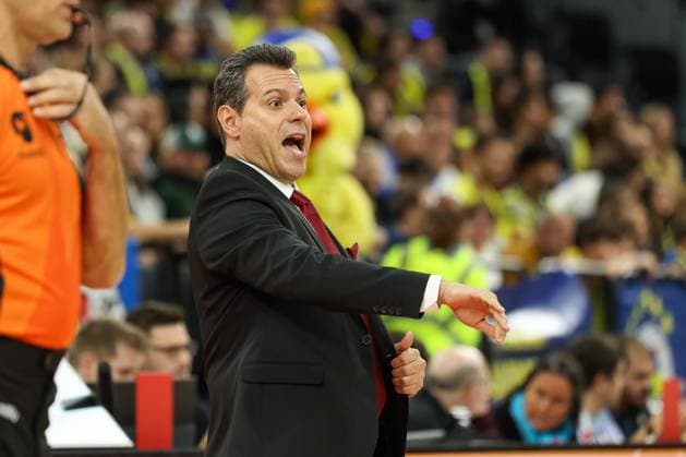 Dimitris Itoudis Hapoel IBI Tel Aviv, Head coach gestures, GER, Fenerbahce Beko Istanbul vs Hapoel IBI Tel Aviv, Basketball, Euroleague, Matchday 11, 2025 2026 season, 13 11 2025, GER, Fenerbahce Beko Istanbul vs Hapoel IBI Tel Aviv, Basketball, Euroleague, Matchday 11, 2025 2026 season, 13 11 2025 Munich Copyright: xEibner-Pressefoto JennixMaulx EP_JML