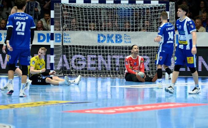 Silvio, Heinevetter TW, ThSV Eisenach, 12 , Tillman, Leu Kreislaeufer, ThSV Eisenach, 99 , Vincent, Buechner Linksaussen, ThSV Eisenach, 74 , Torben, Matzken Rueckraum Mitte, TVB Stuttgart, 22 , Philipp, Meyer Kreislaeufer, ThSV Eisenach, 27 GER, Thueringen, ThSV Eisenach v TVB Stuttgart, 1 Daikin Handball Bundesliga, Handball, Matchday 12, Season 2025 2026, 13 11 2025 GER, Thuringia, ThSV Eisenach v TVB Stuttgart, 1 Daikin Handball Bundesliga, Handball, Matchday 12, Season 2025 2026, 13 11 2025 Eisenach Copyright: xEibner-Pressefoto MartinxHerbstx EP_MHT