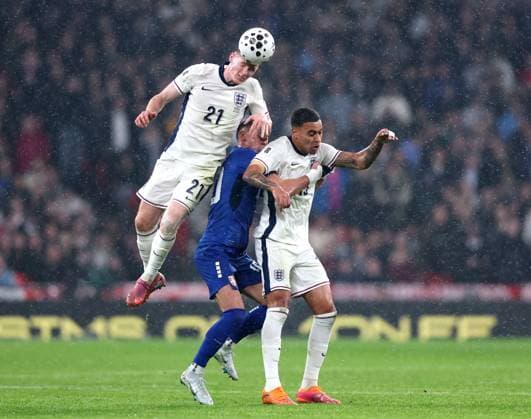 London, England, 13th November 2025. Sasa Lukic of Serbia (c) challenged by Elliot Anderson (l) and Morgan Rogers of England (r) during the England vs Serbia FIFA World Cup, WM, Weltmeisterschaft, Fussball European Qualifying match at Wembley Stadium, London. Picture credit should read: David Klein Sportimage EDITORIAL USE ONLY. No use with unauthorised audio, video, data, fixture lists, club league logos or live services. Online in-match use limited to 120 images, no video emulation. No use in betting, games or single club league player publications. SPI_020_DK_Eng_Serbia SPI-4283-0022