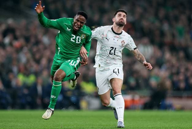 2026 FIFA World Cup, WM, Weltmeisterschaft, Fussball Qualifier Group F, Aviva Stadium, Dublin 13 11 2025 Republic of Ireland vs Portugal Ireland s Chiedozie Ogbene is fouled by Portugal s Ruben Neves Chiedozie Ogbene is fouled by Ruben Neves 13 11 2025  Copyright: x INPHO NickxElliottx IMG_7871