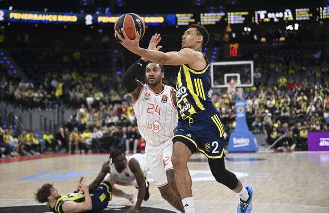 Fenerbahce Beko v Hapoel IBI - EuroLeague MUNICH, GERMANY - NOVEMBER 13: Fenerbahce Beko player Wade Baldwin (2) competes against a Hapoel IBI player during the EuroLeague week 11 match held in Munich, Germany, on November 13, 2025. Halil Sagirkaya Anadolu Munih Germany. Editorial use only. Please get in touch for any other usage.  Copyright: x2025xAnadoluxHalilxSagirkayax
